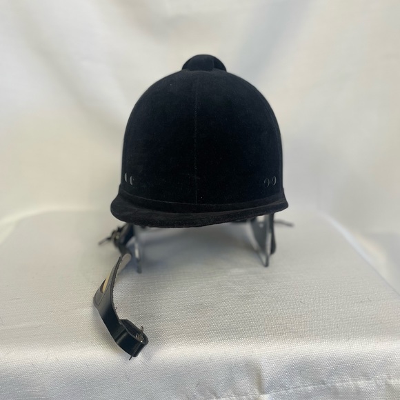 English riding helmet with chin strap - Picture 8 of 11